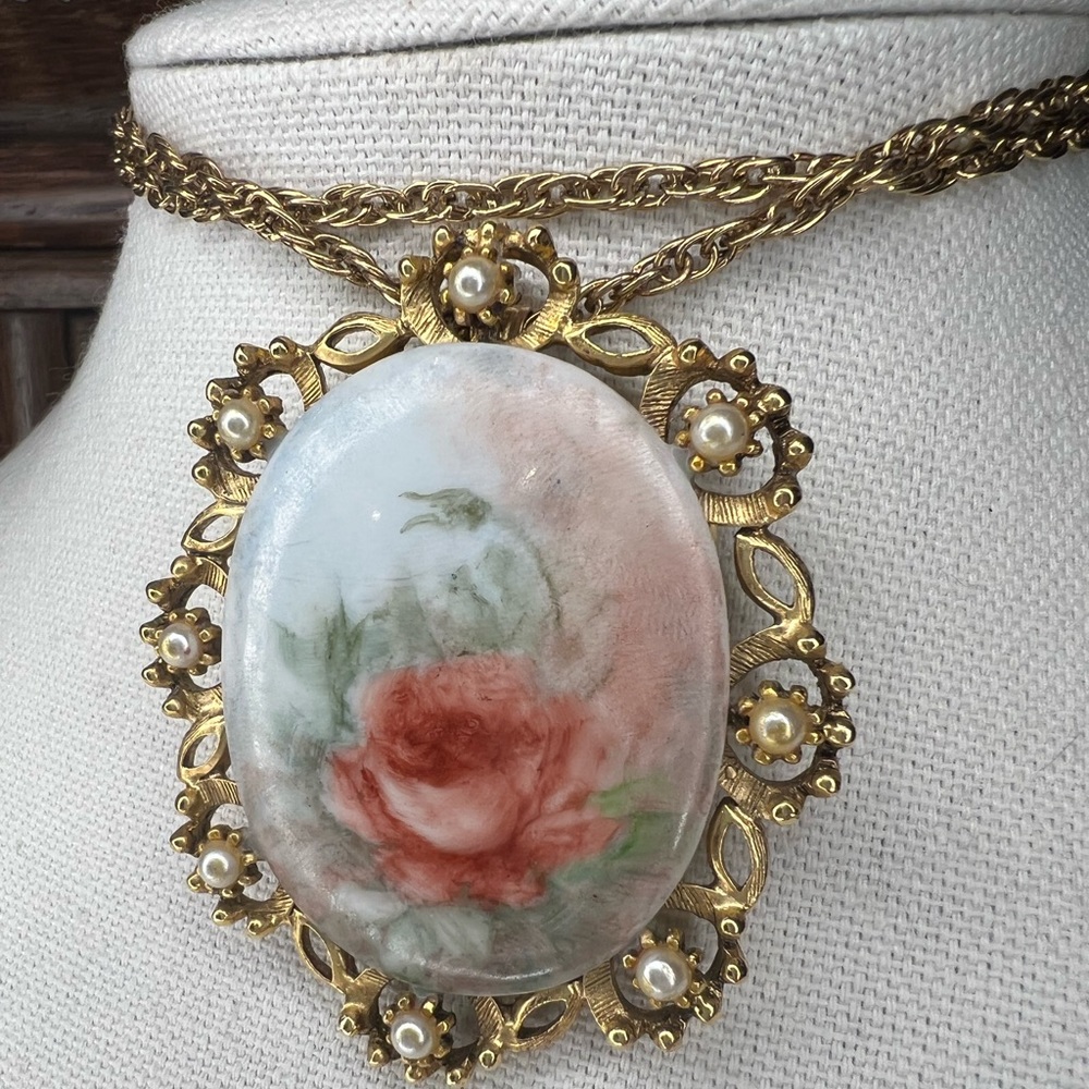 3/$30 Vintage Convertible Brooch/Pendant Necklace